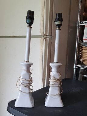 Ceramic White Table Lamp with Glossy Finish